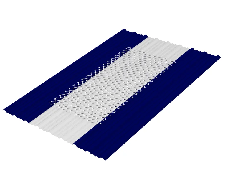 Malla plana de aluminio instalada sobre chapa traslúcida